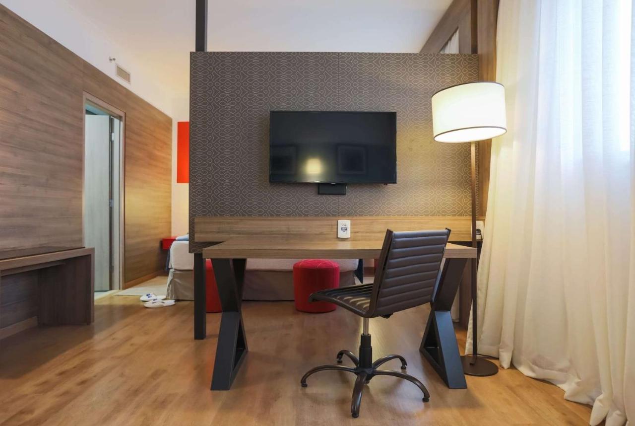 Tryp By Wyndham Ribeirao Preto Hotel Exterior photo A room at the hotel