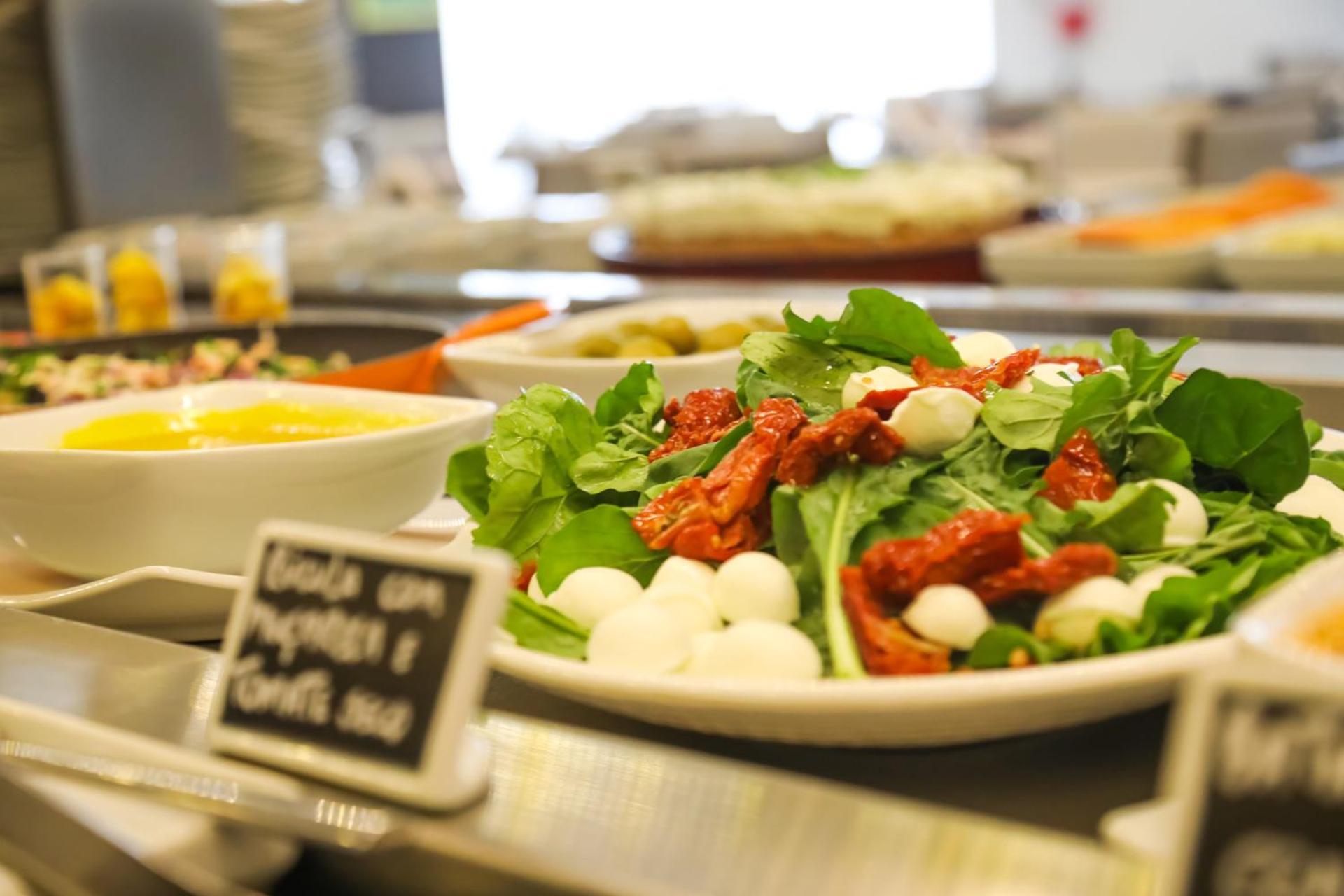Tryp By Wyndham Ribeirao Preto Hotel Exterior photo A salad with sun-dried tomatoes