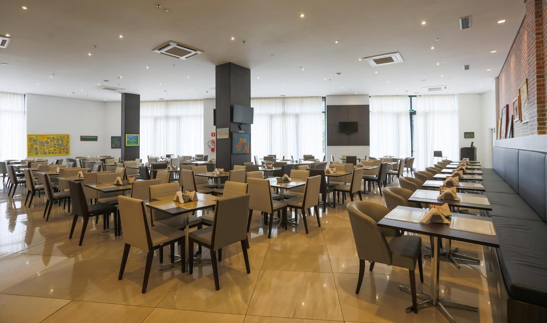 Tryp By Wyndham Ribeirao Preto Hotel Exterior photo The dining room at the airport