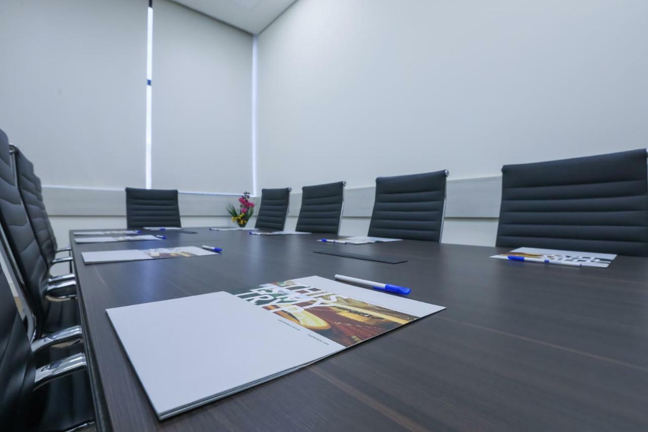 Tryp By Wyndham Ribeirao Preto Hotel Exterior photo A meeting room