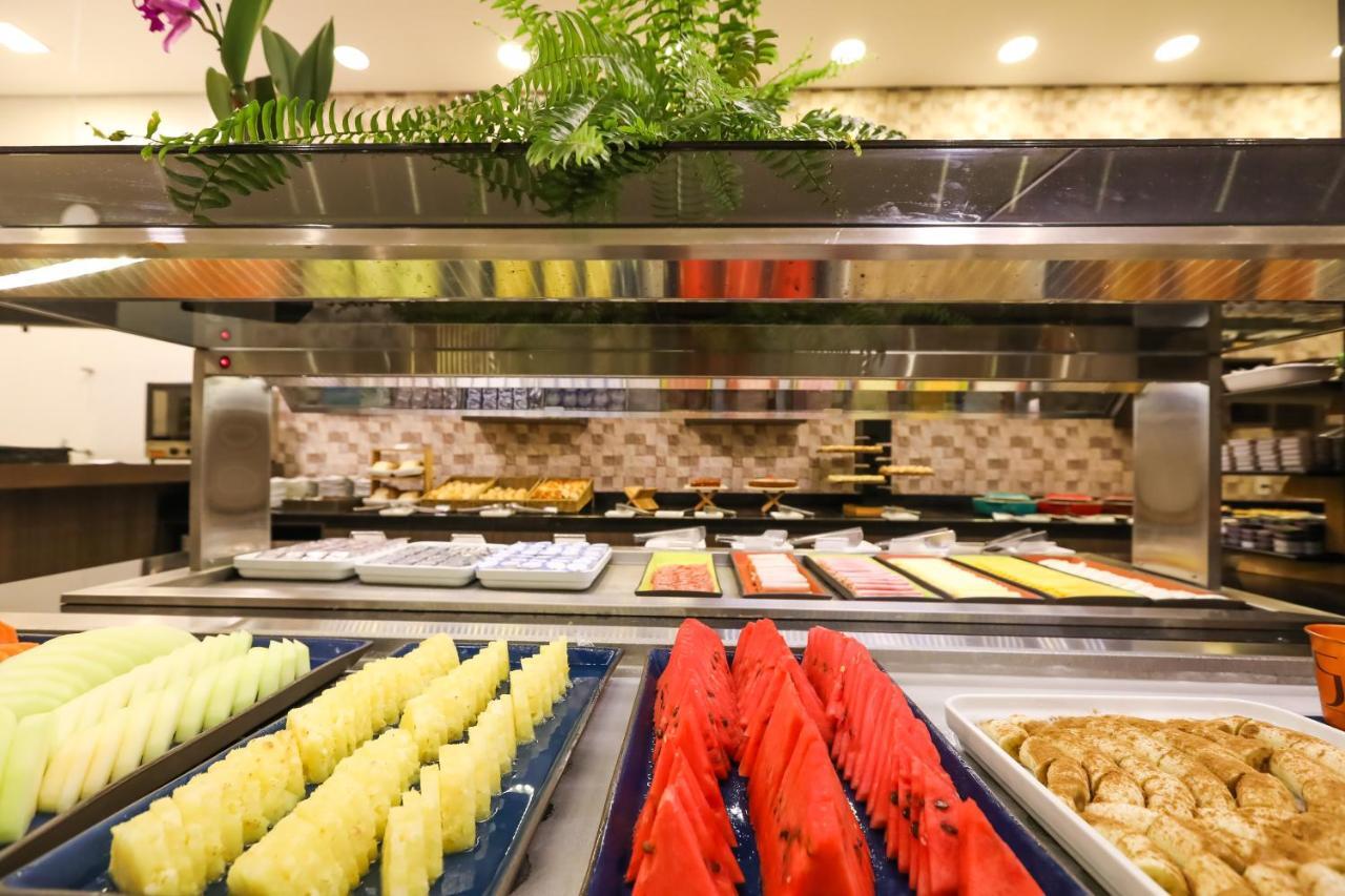 Tryp By Wyndham Ribeirao Preto Hotel Exterior photo A buffet at a hotel